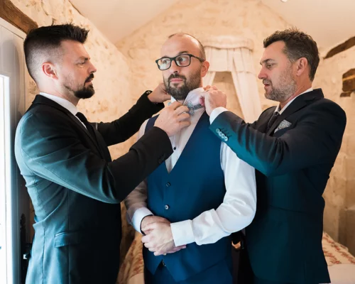 Mariage-habillage-marie-et-ses-temoins-arcelot