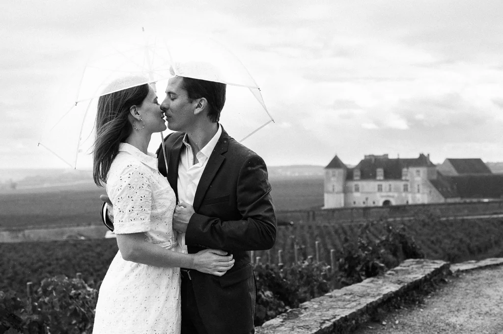 seance-photo-engagement-sous-la-pluie-dijon