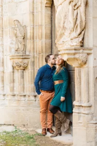 Séance photo engagement à Dijon : votre répétition générale avant le grand jour